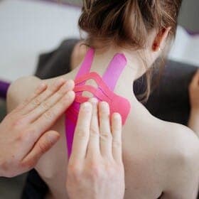 Kineziológiai tapasz – színes "ragacsok" mozgásszervi problémákra