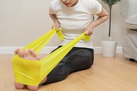 Erősítő gumiszalag - a legegyszerűbb eszköz rehabilitációhoz